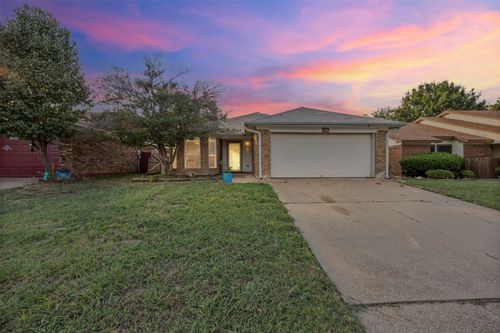 1528 Lincolnshire Way, Fort Worth, TX, 76134-5582 | Card Image