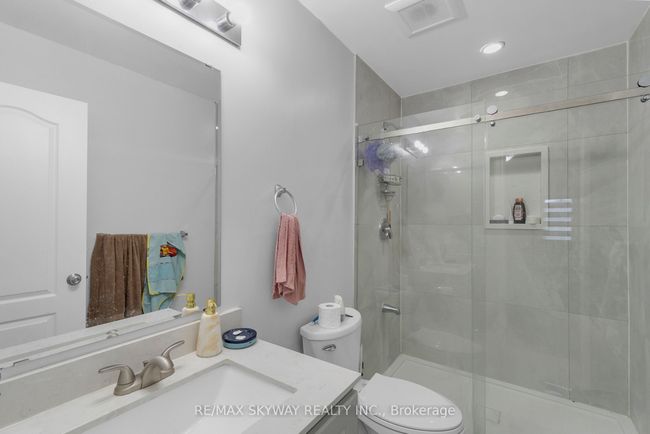 19 Rednor Dr, House attached with 4 bedrooms, 4 bathrooms and 4 parking in Brampton ON | Image 27