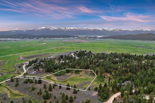 6 Maria Kalea Dr, Cascade, ID, 83611-6012 | Card Image