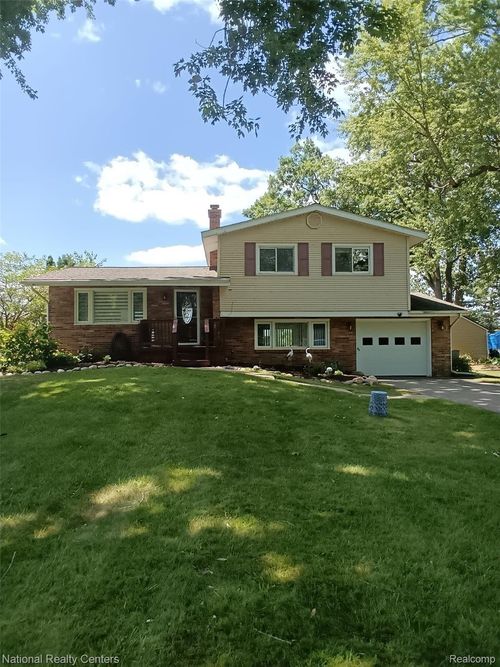 15280 Riviera Shores Dr, Holly, MI, 48442-1130 | Card Image