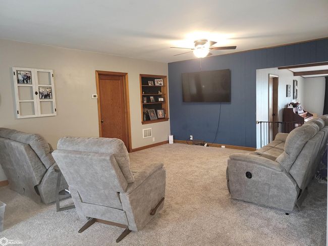 1020 W Broadway St, Home with 3 bedrooms, 2 bathrooms and 2 parking in Eagle Grove IA | Image 7