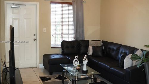 7-6940 Nw 179th St, HIALEAH, FL, 33015-5664 | Card Image