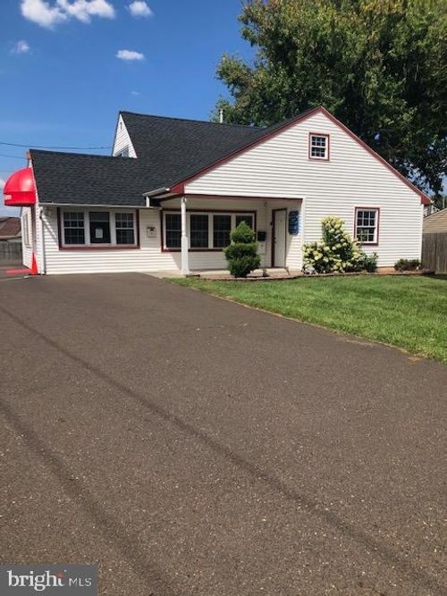 1 Plumbridge Dr, LEVITTOWN, PA, 19056-3511 | Card Image