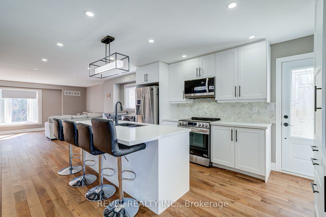 524 Fergo Ave, House attached with 4 bedrooms, 3 bathrooms and 2 parking in Mississauga ON | Image 5