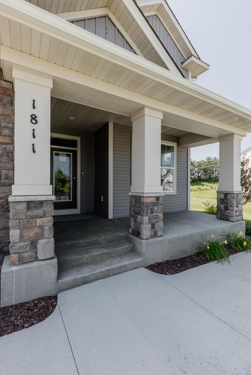 1811 Fallbrooke Dr, Hastings, MN, 55033-4070 | Card Image