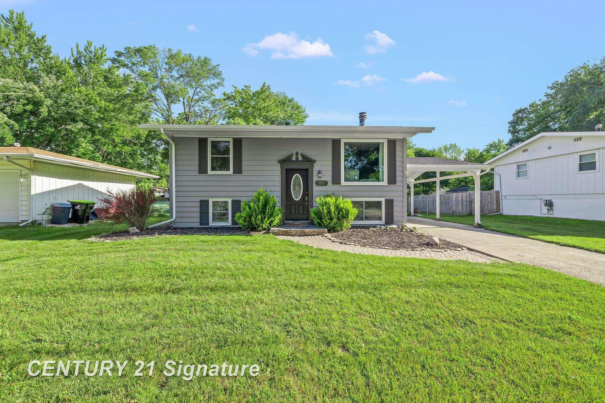 Avon St, Midland, MI 48640