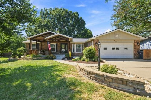 921 Dehoff Dr, Manhattan, KS, 66502-3240 | Card Image