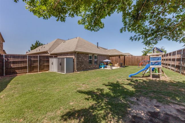View from one corner of the large backyard. | Image 24