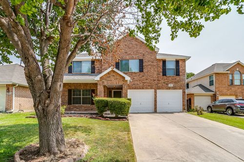 2875 Grandview Dr, Grand Prairie, TX, 75052-8518 | Card Image