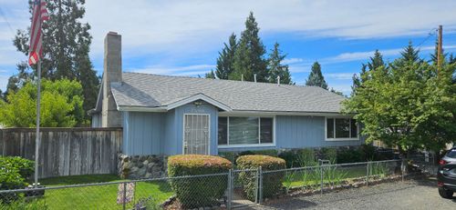 2590 Happy Valley Dr, Medford, OR, 97501-4563 | Card Image
