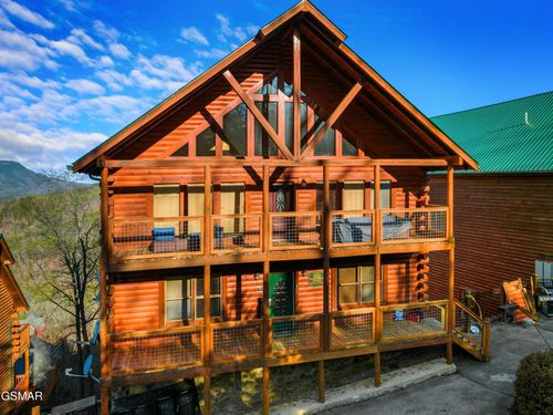 950 Black Bear Cub Way, Sevierville, TN, 37862-7712 | Card Image