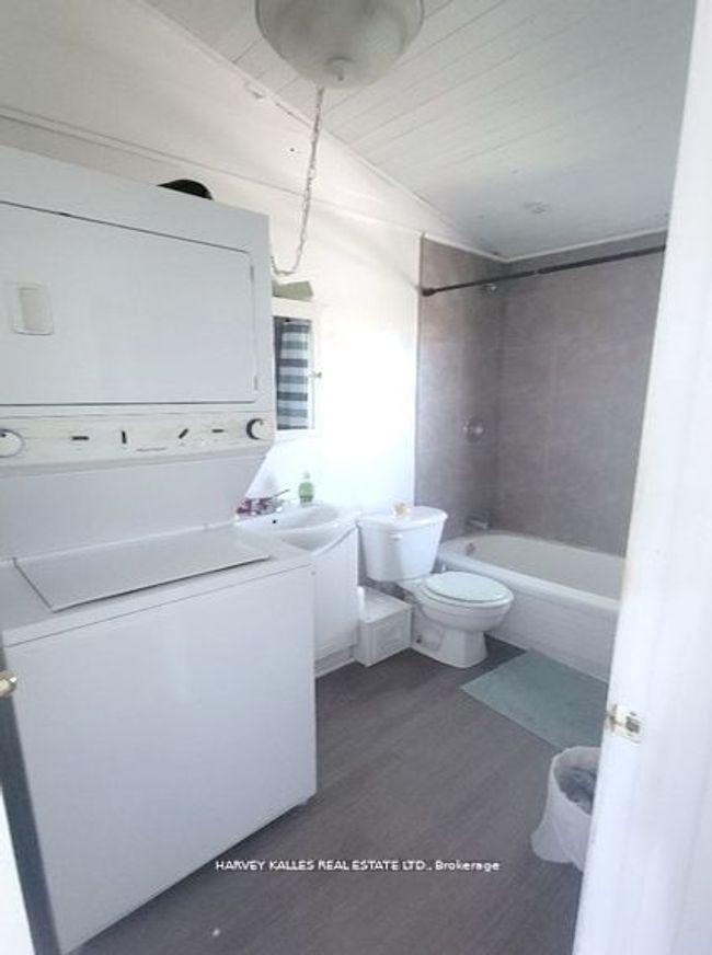 260 Prospect St S, Home with 4 bedrooms, 2 bathrooms and 2 parking in Hamilton ON | Image 8