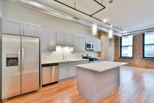 301-25 W Hubbard St, Chicago, IL, 60654-8172 | Card Image