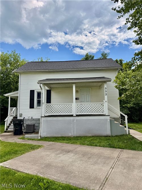 552 Gray St, Zanesville, OH, 43701-4737 | Card Image