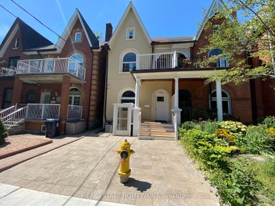 MAIN - 194 Concord Ave, Home with 2 bedrooms, 1 bathrooms and null parking in Toronto ON | Image 1