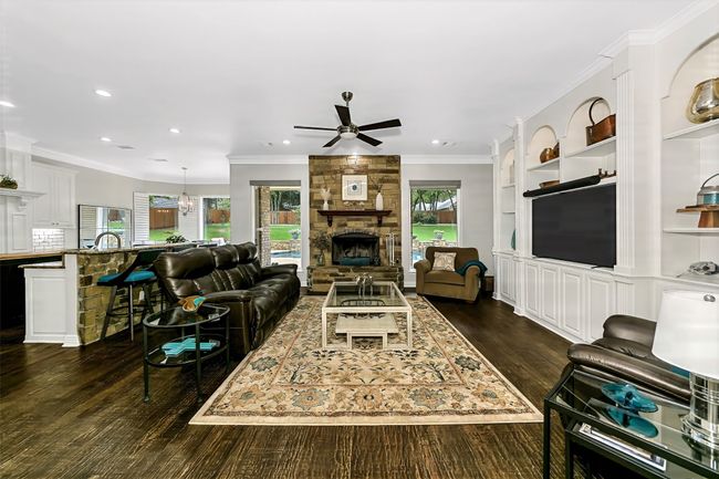 8917 Crest Wood Dr, House other with 4 bedrooms, 4 bathrooms and null parking in Fort Worth TX | Image 5