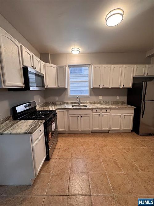 117 S 12th St, Newark, NJ, 07107-4211 | Card Image