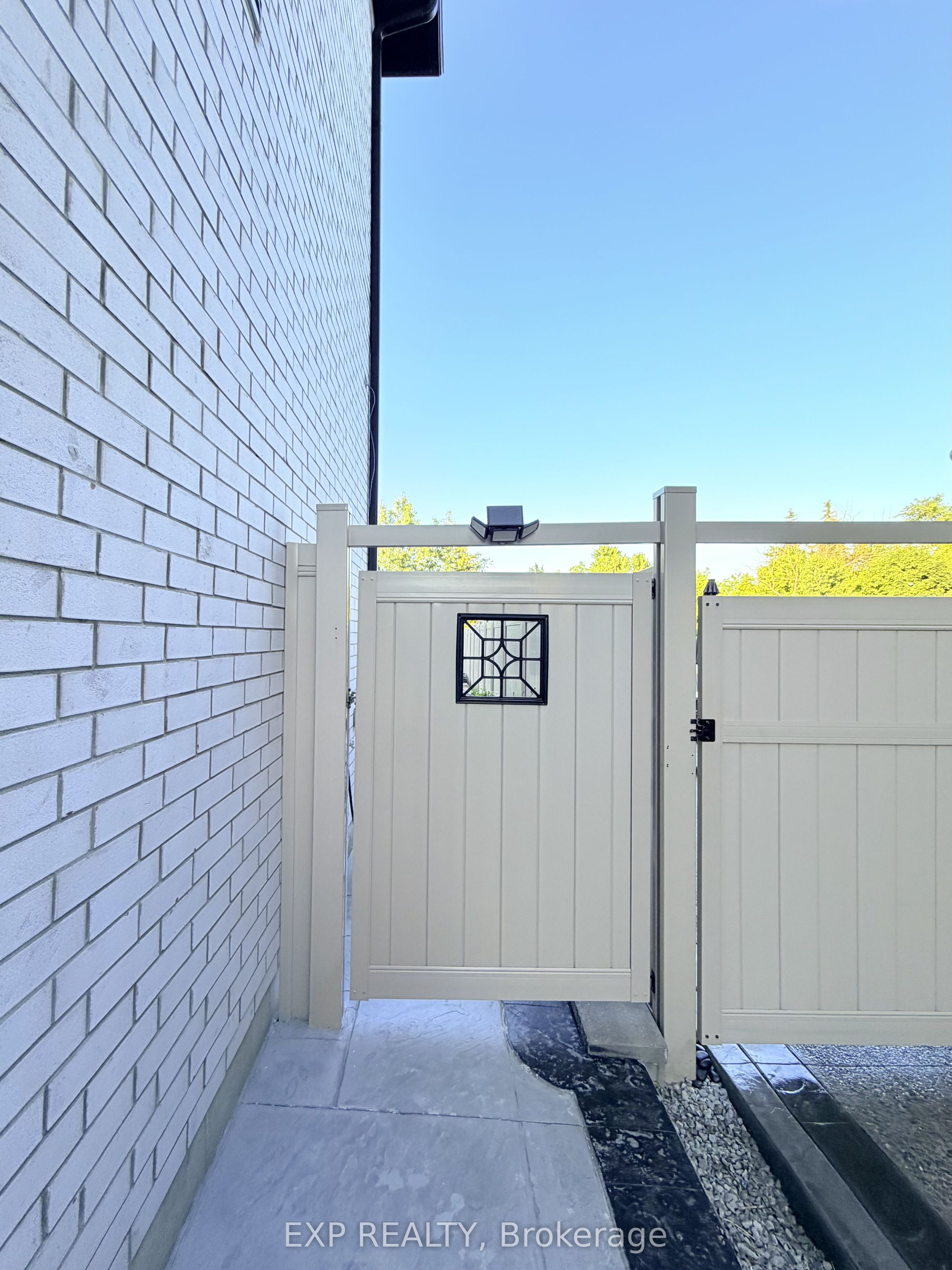 Residential Lease in Pickering 3