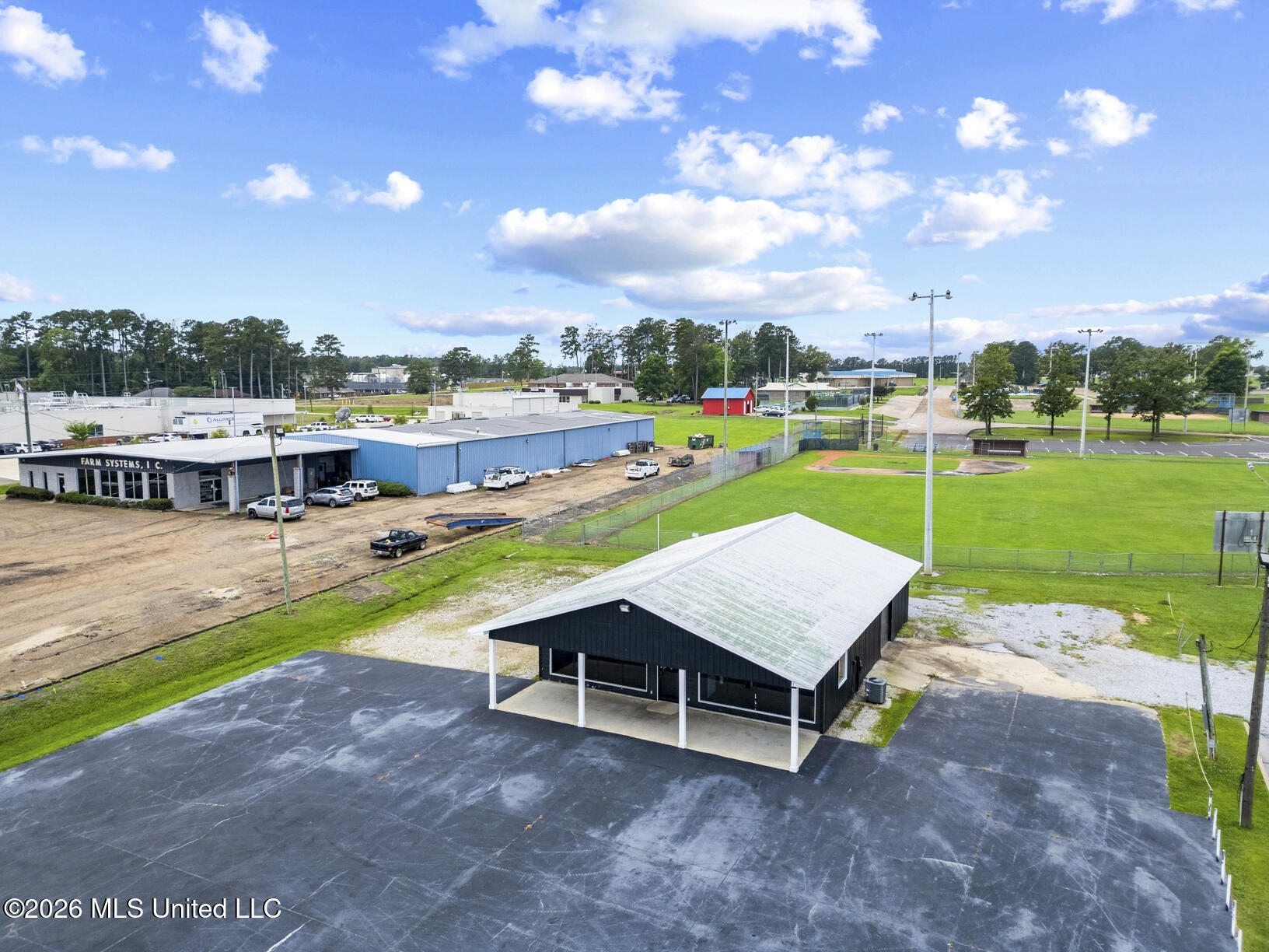 827 Highway 35 S, Forest, MS 39074