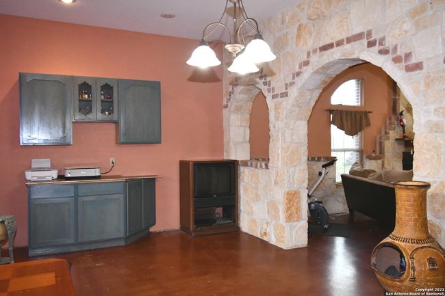 8389 E Loop 1604 S, House other with 5 bedrooms, 5 bathrooms and null parking in Adkins TX | Image 10