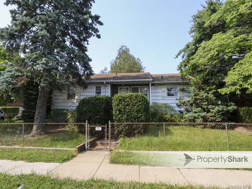 3140 Country Club Road, New York, NY, 10465 | Card Image