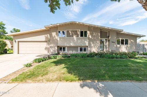 1900 N 19th St, Bismarck, ND, 58501-2127 | Card Image
