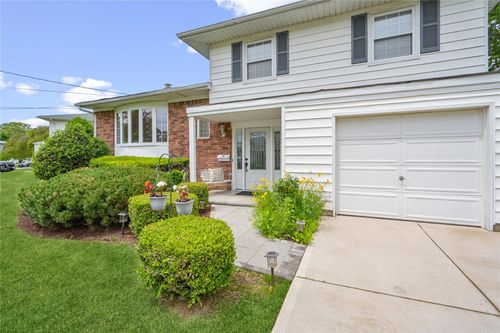 6 Poppy Dr, Massapequa Park, NY, 11762-1136 | Card Image