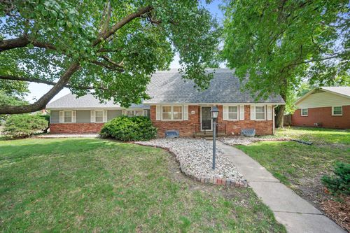 8327 E Willowbrook Rd, Wichita, KS, 67207-1135 | Card Image