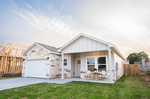 307 String Prairie Way, Smithville, TX, 78957-2632 | Card Image