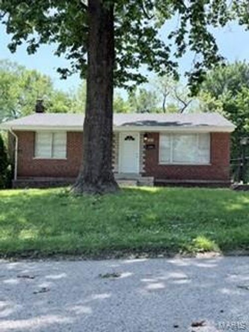 120 Madonna Dr, Saint Louis, MO, 63121-1134 | Card Image