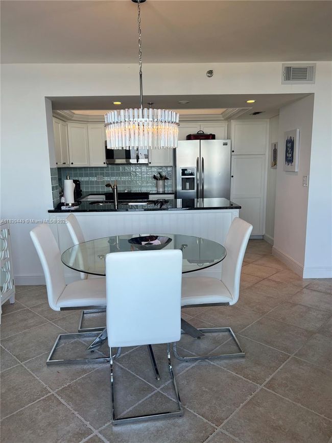 APT-1103 - 3100 N Highway A1a, Condo with 2 bedrooms, 2 bathrooms and null parking in Hutchinson Island FL | Image 8