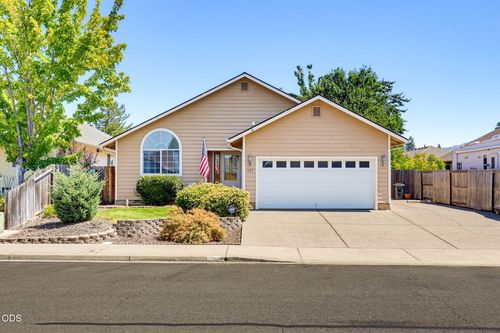 537 Sw Wagner Meadows Dr, Grants Pass, OR, 97526-5419 | Card Image