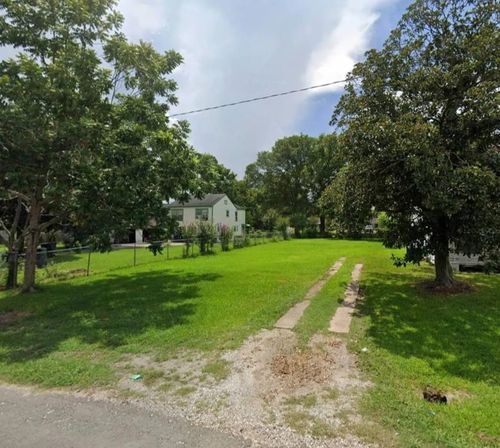 2415 Green Ave, Port Arthur, TX, 77642-2636 | Card Image