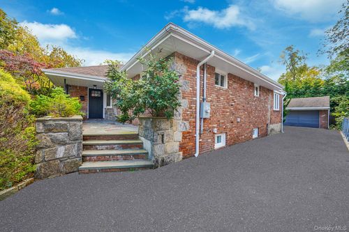 32 Fairview Ave, Spring Valley, NY, 10977-5808 | Card Image