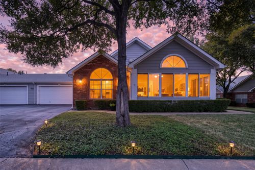 924 Bridges Dr, Arlington, TX, 76012-2047 | Card Image