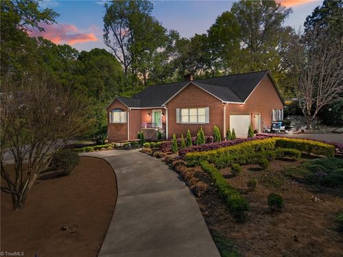 961 Confederate Ave, Salisbury, NC, 28144-2826 | Card Image