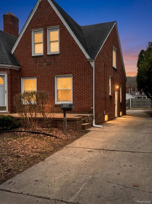 1646 21st St, Wyandotte, MI, 48192-3525 | Card Image