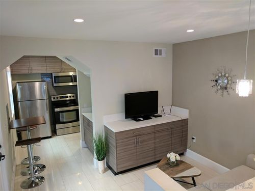 1647 9th Ave, San Diego, CA, 92101 | Card Image