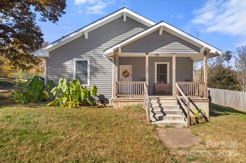 204 Shelby St, Hickory, NC, 28601-7269 | Card Image