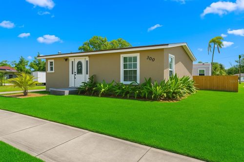 300 River Blvd S, NOKOMIS, FL, 34275-2809 | Card Image