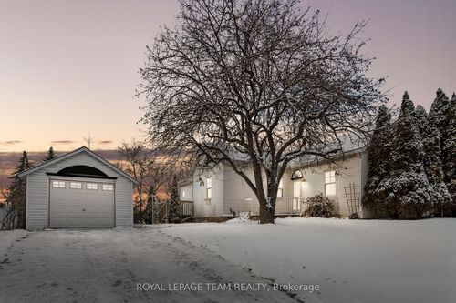 5584 Manotick Main St, Manotick, ON, K4M0T6 | Card Image