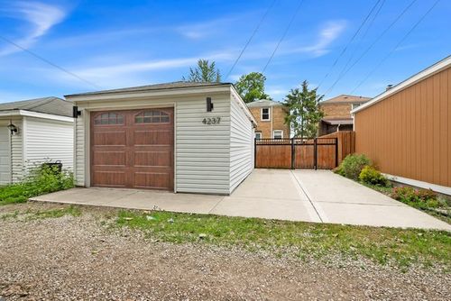 4237 Park Ave, Brookfield, IL, 60513-1909 | Card Image
