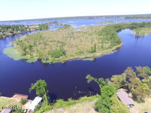 9523 Indian Bluff Resort Ln, Youngstown, FL, 32466-2062 | Card Image