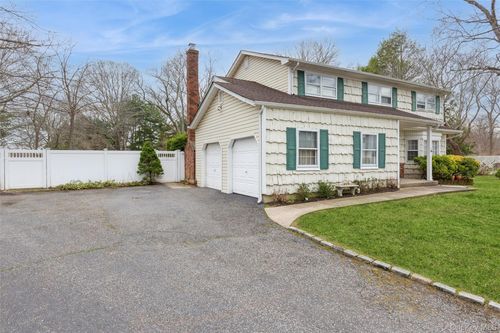 10 Liso Drive, Brookhaven, NY, 11766 | Card Image