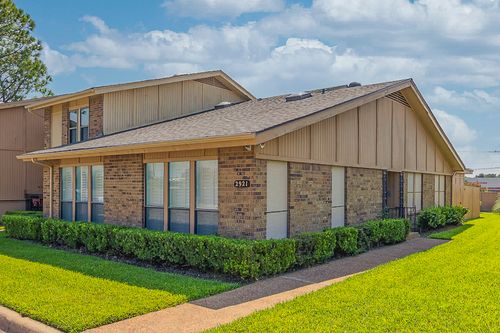 2921 Shady Knoll Ln, Bedford, TX, 76021-4132 | Card Image