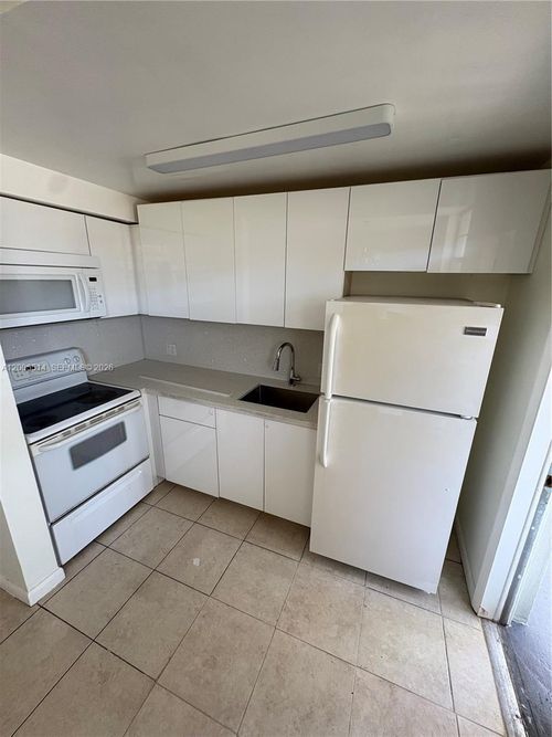 212-1515 Ne 125th Ter, North Miami, FL, 33161-5382 | Card Image