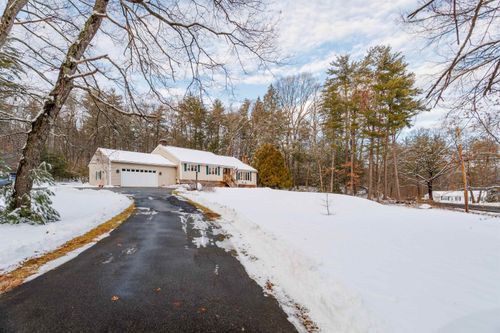6 Yellow Wood Dr, Pelham, NH, 03076-4403 | Card Image