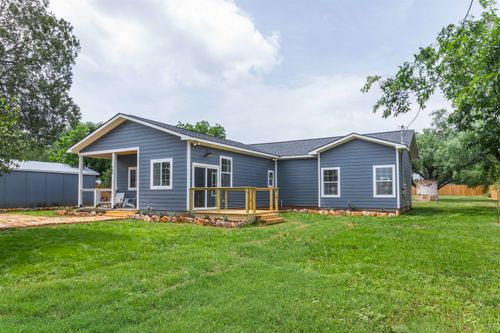 705 Flag St, Llano, TX, 78643-1915 | Card Image