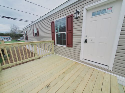 trlr-44-525 E Main St, Branford, CT, 06405-2930 | Card Image