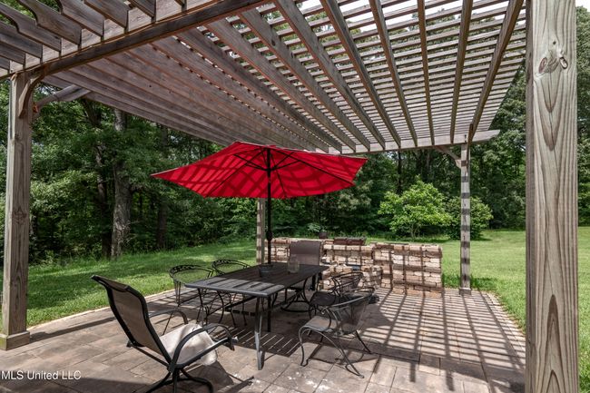 _211 Traceway outside patio | Image 10